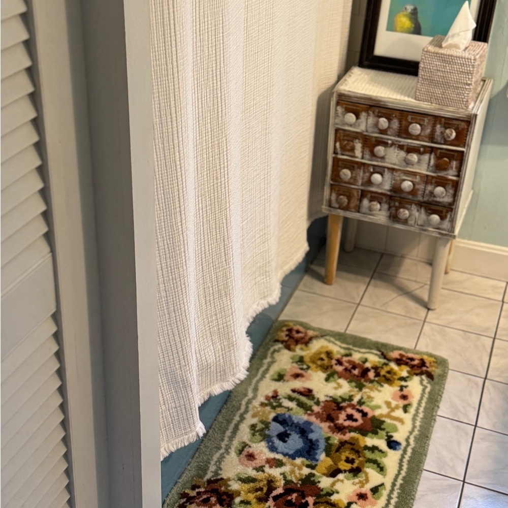 Tufted Floral Rug - Picture 9 of 11
